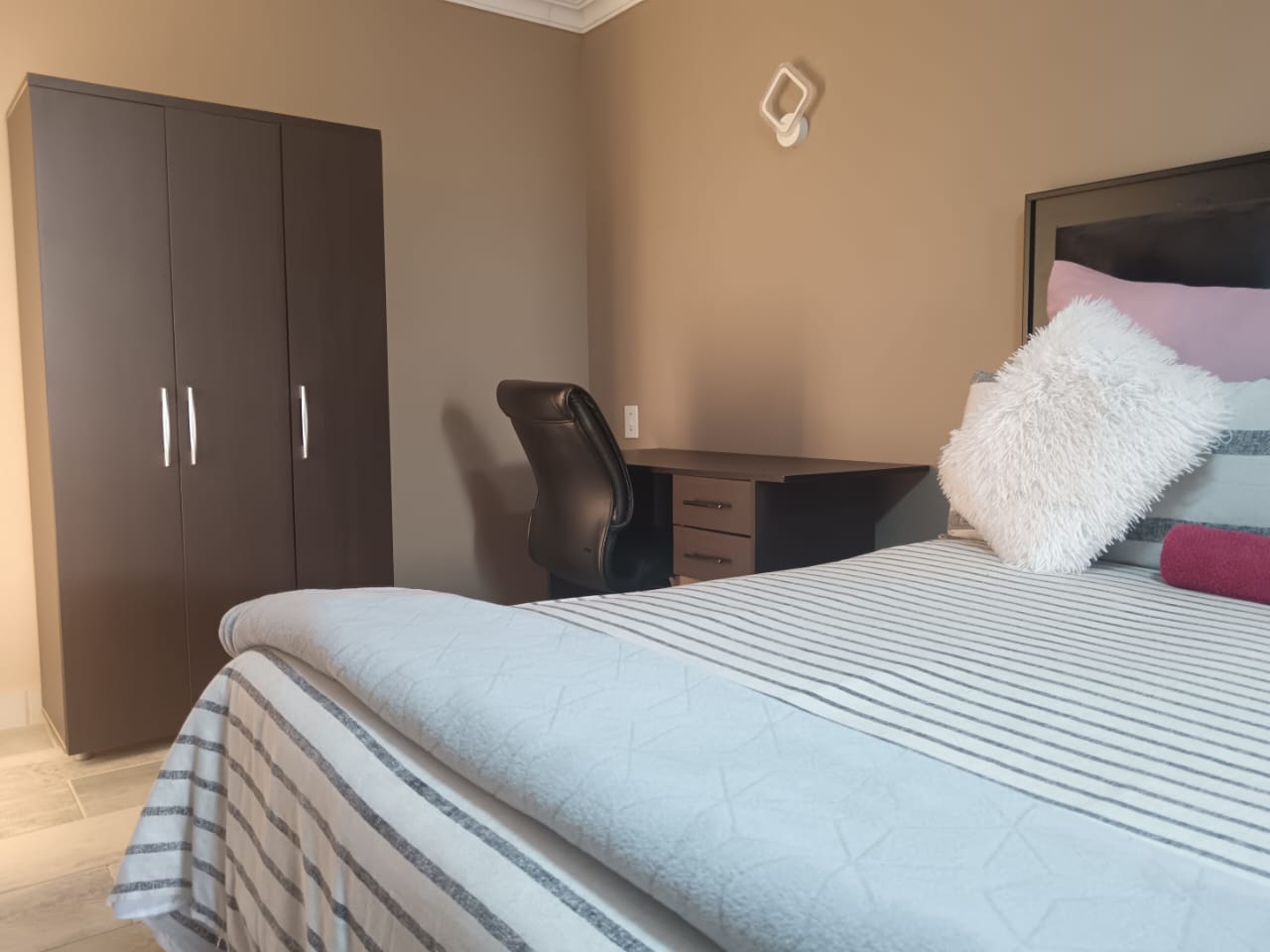 Room thumbnail